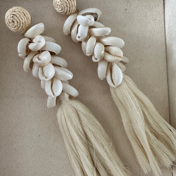 Grace Holiday Shell Yeah Statement Earrings - Picture 3 of 4